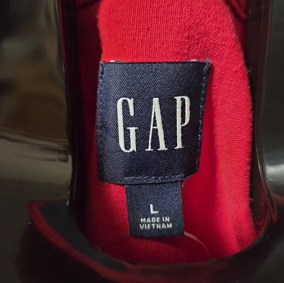 NWT GAP Women's Red Button-Up Top - Picture 4 of 5